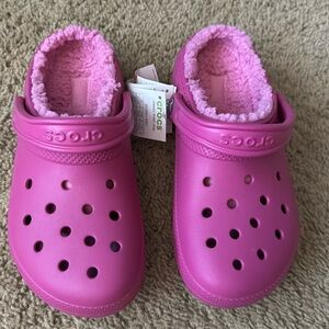 NWT lined pink crocs